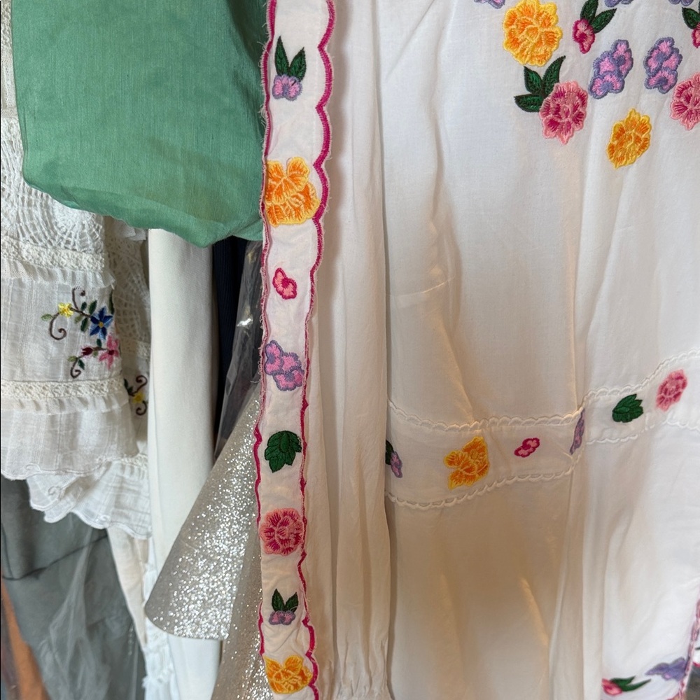 Floral Embroidered Romper - Picture 4 of 8